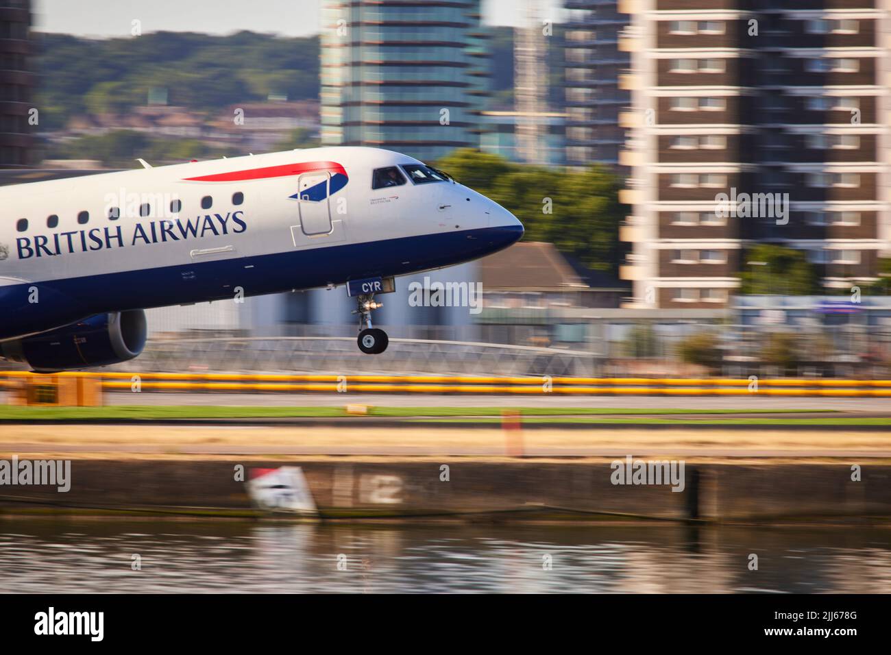 London Royal Albert Dock in den Docklands gegenüber zum London City Airport Stockfoto