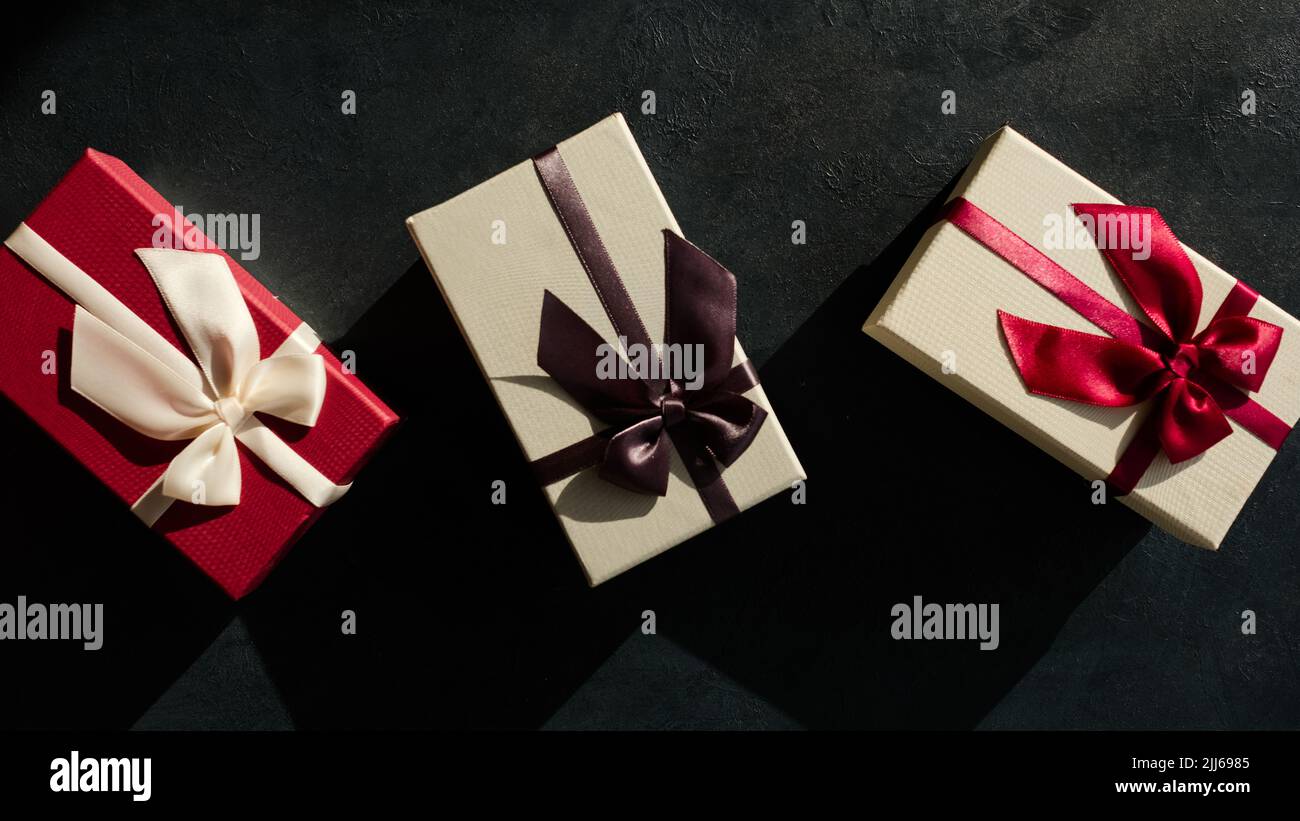 Luxuriöse Geschenkbox Geschenk Belohnung stilvolle elegante Schleife Stockfoto