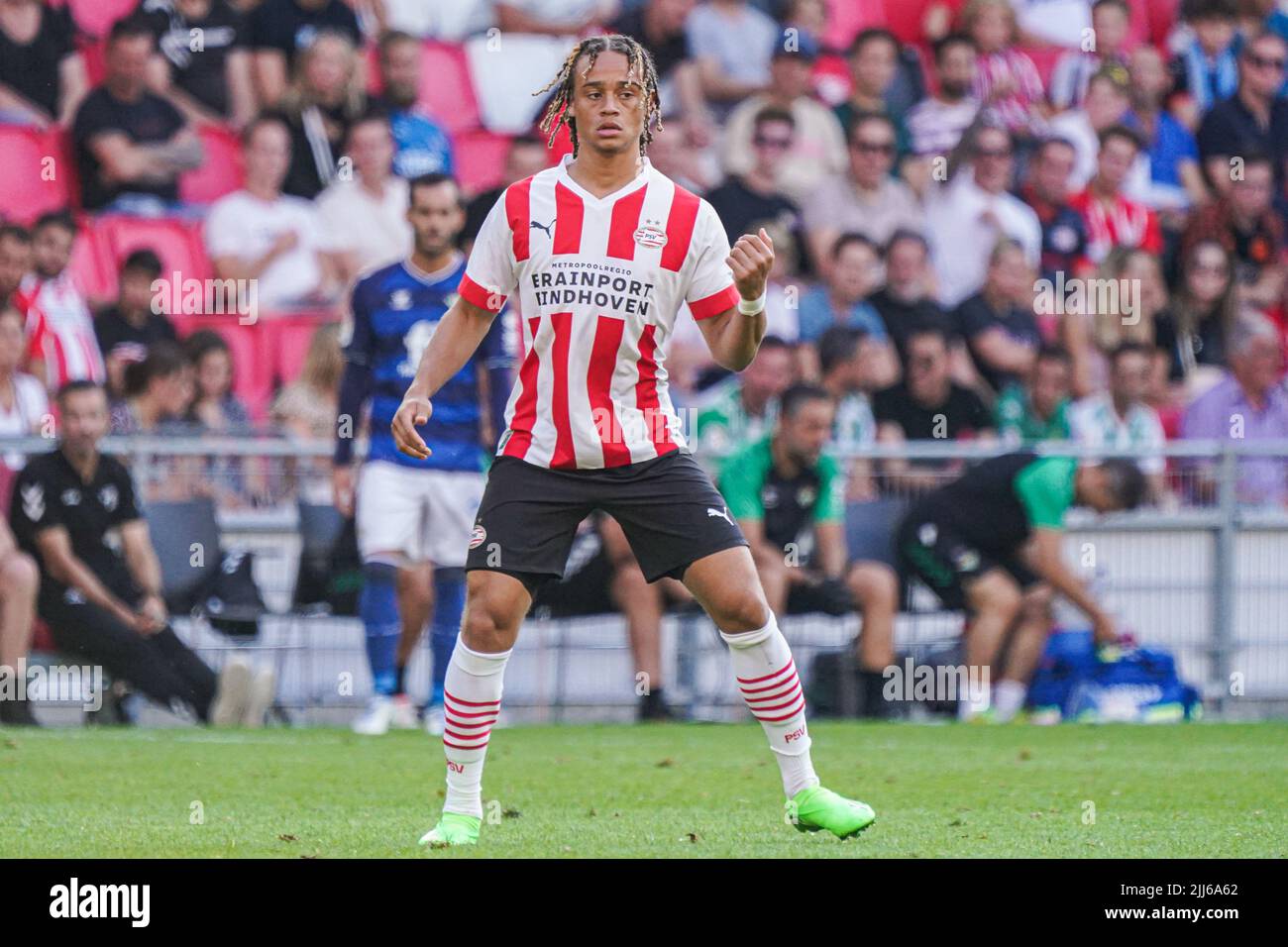 EINDHOVEN, NIEDERLANDE 23. JULI Xavi Simons von PSV während des Freundschaftsspiel zwischen
