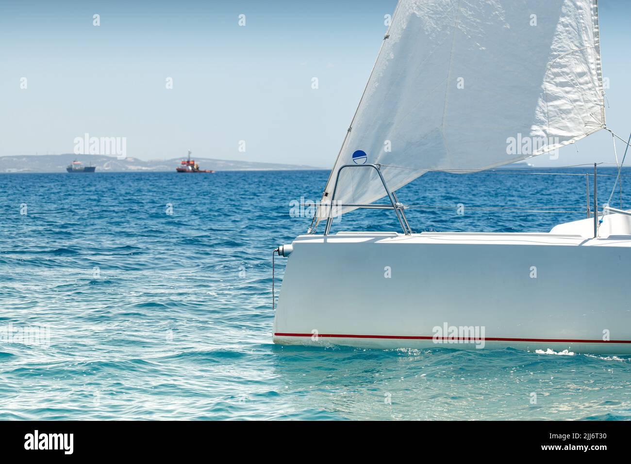 Nahaufnahme des Bogens einer Sportyacht Stockfoto