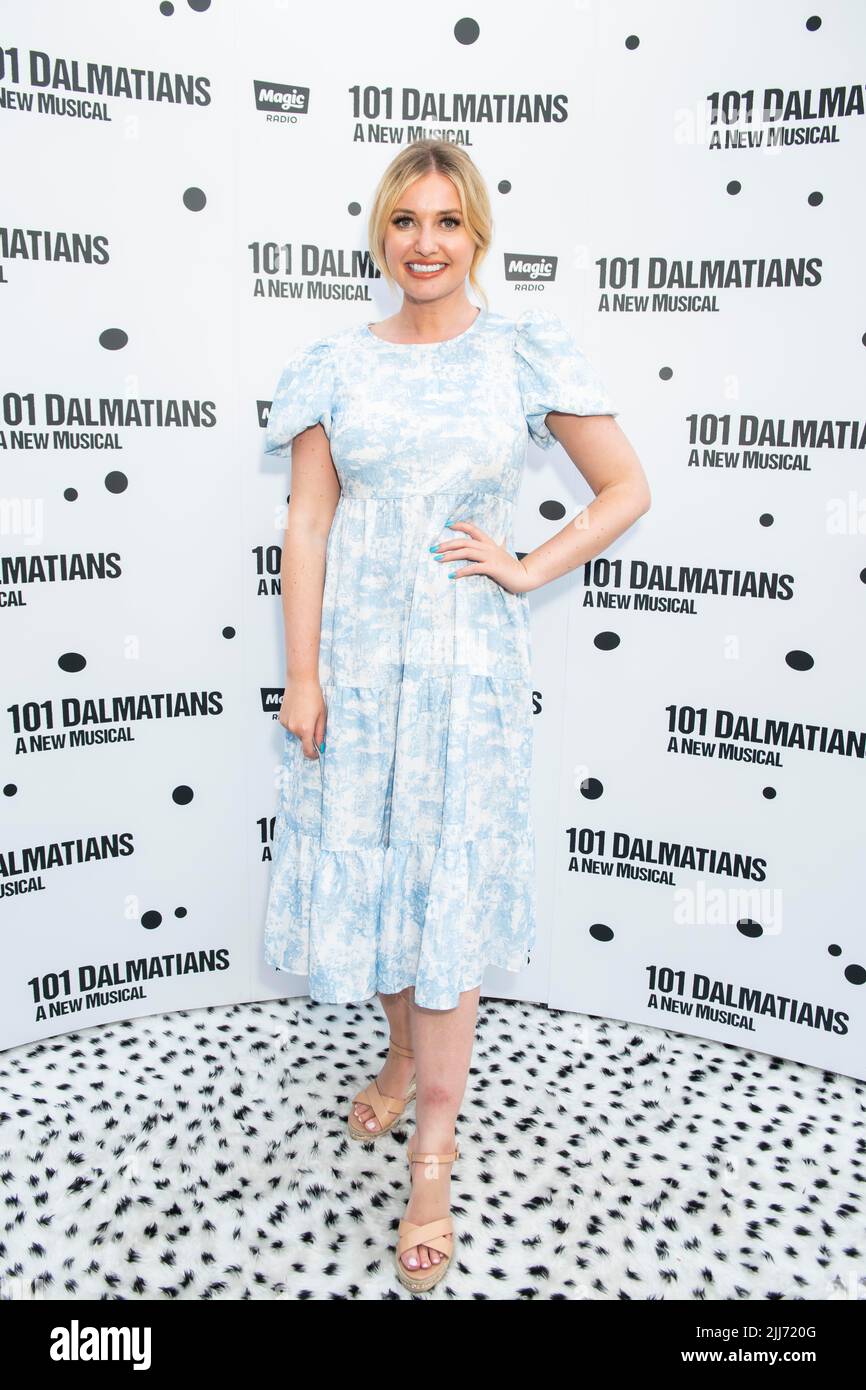 London, Großbritannien, Freitag, 22.. Juli 2022 Amy Hart kommt zur Dalmations Press Night 101 im Regent’s Park Open Air Theatre. Kredit: DavidJensen / Empics Unterhaltung / Alamy Live Nachrichten Stockfoto