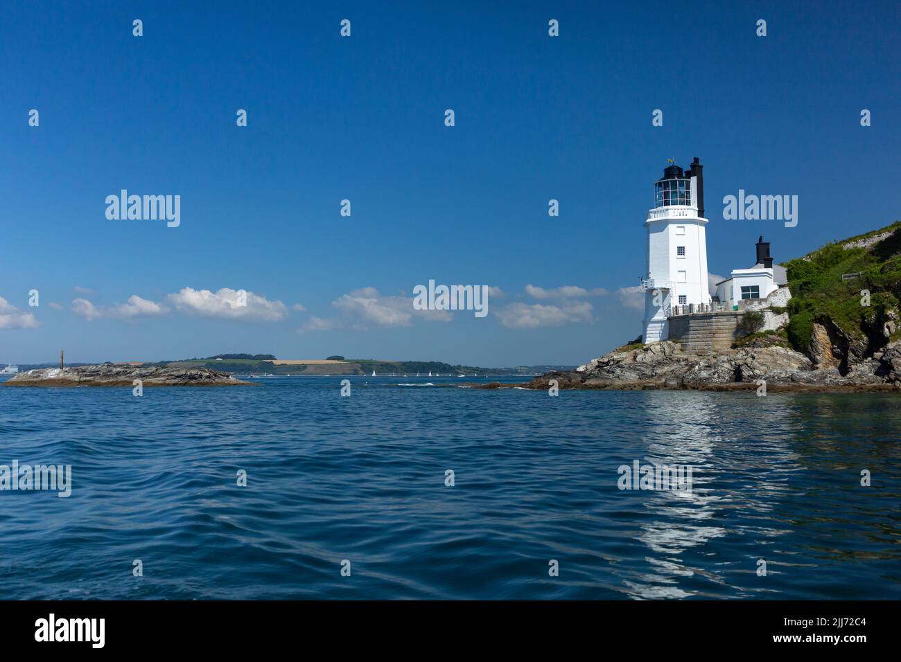 Landschaftsansicht des St. Anthony's Lighthouse & Falmouth Bay, Cornwall, Großbritannien, Juli Stockfoto