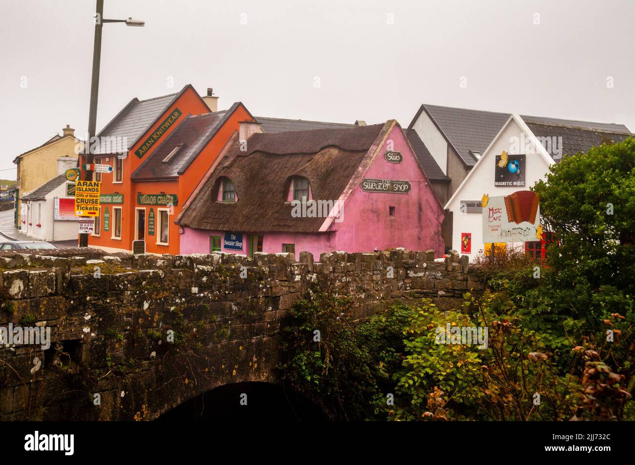 Fisher Street in Doolin an der Westküste Irlands. Stockfoto