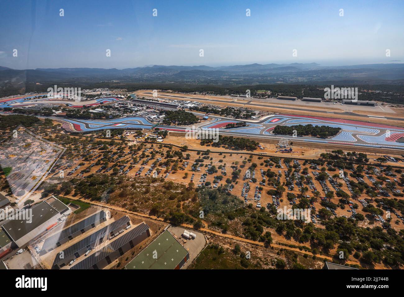 Paul Ricard Rundkurs vom Hubschrauber, Mistral gerade, Ligne-Droite während der Formel 1 Lenovo Grand Prix de France, Grand Prix von Frankreich 2022, 12. Runde der FIA Formel 1 Weltmeisterschaft 2022 vom 22. Bis 24. Juli 2022 auf dem Circuit Paul Ricard, in Le Castellet, Frankreich - Foto: Marc De Mattia/Dppi/DPPI/LiveMedia Stockfoto