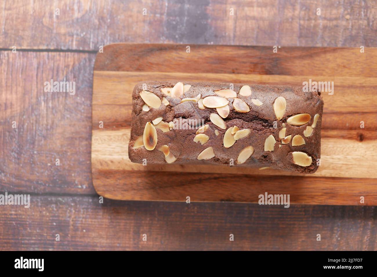 Scheibe Backwaren-Obstkuchen auf Schneidebrett Stockfoto