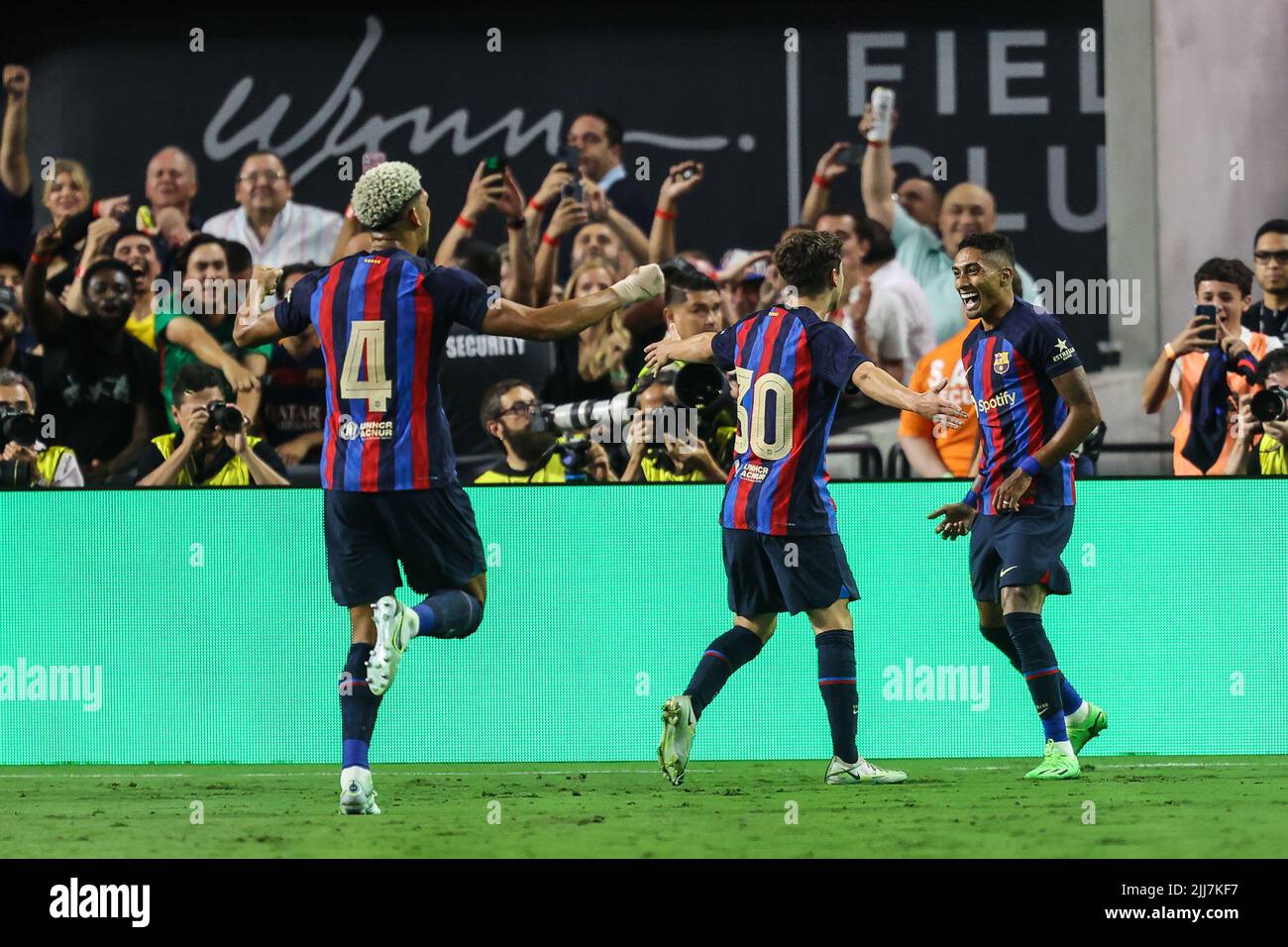 23. Juli 2022: Der Barcelona-Mittelfeldspieler Raphael Dias (22) feiert, nachdem er während der Soccer Champions Tour 22 mit Real Madrid CF gegen den FC Barcelona im Allegiant Stadium in Las Vegas, NV, ein Tor erzielt hat. Der FC Barcelona führt Real Madrid CF in der Halbzeit von 1 bis 0 an. Christopher Trim/CSM. Stockfoto