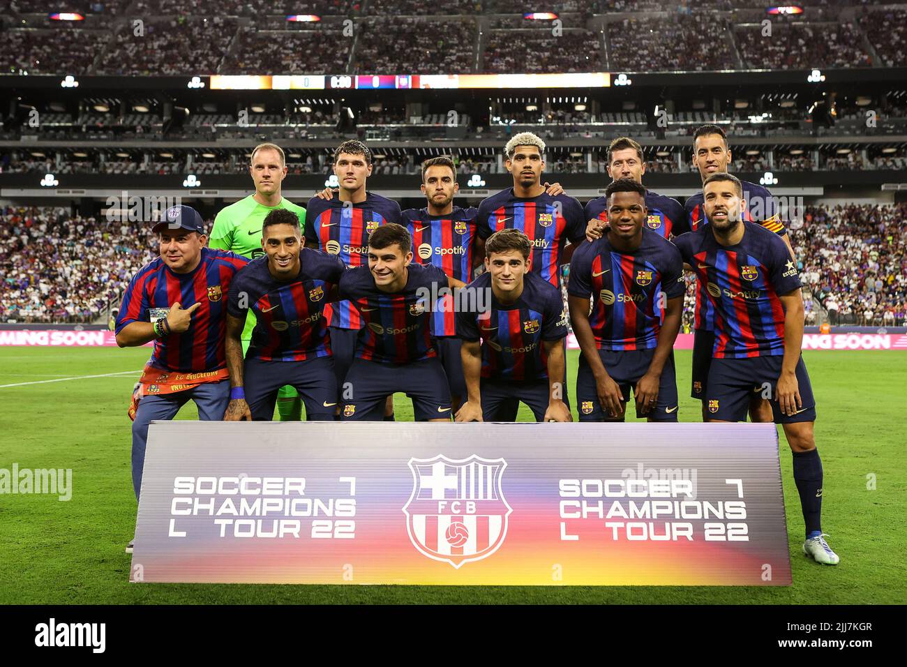 Las Vegas, NV, USA. 23.. Juli 2022. Der FC Barcelona posiert für ein Teamfoto vor dem Start der Soccer Champions Tour 22 mit Real Madrid CF gegen den FC Barcelona im Allegiant Stadium in Las Vegas, NV. Christopher Trim/CSM/Alamy Live News Stockfoto