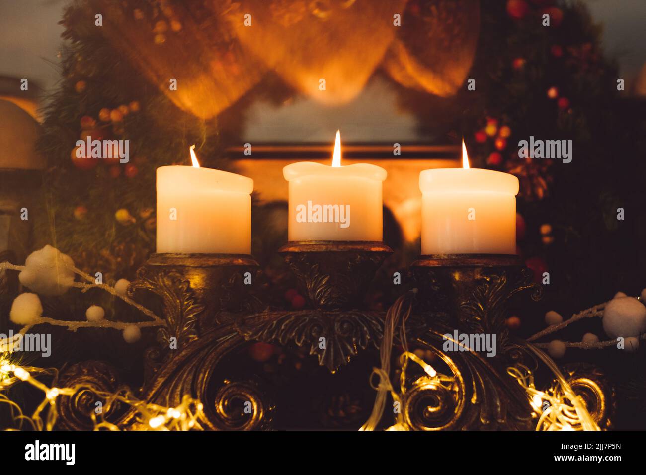 Das Attribut „weihnachtsabend“ bekränzt Gemütlichkeit zu Hause Stockfoto