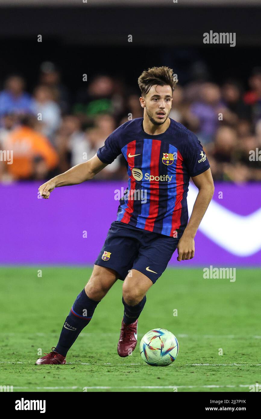 Las Vegas, NV, USA. 23.. Juli 2022. FC Barcelona Mittelfeldspieler Nico Gonzalez (14) dribbelt den Ball während der Soccer Champions Tour 22 mit Real Madrid CF gegen FC Barcelona im Allegiant Stadium in Las Vegas, NV. FC Barcelona besiegte Real Madrid CF 1 zu 0. Christopher Trim/CSM/Alamy Live News Stockfoto