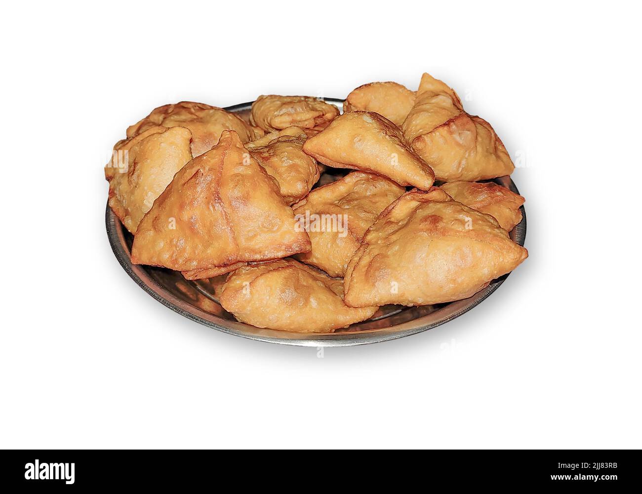 Indische Samosa auf weißem Hintergrund. Indische, würzige Speisen und Geschmack. Stockfoto