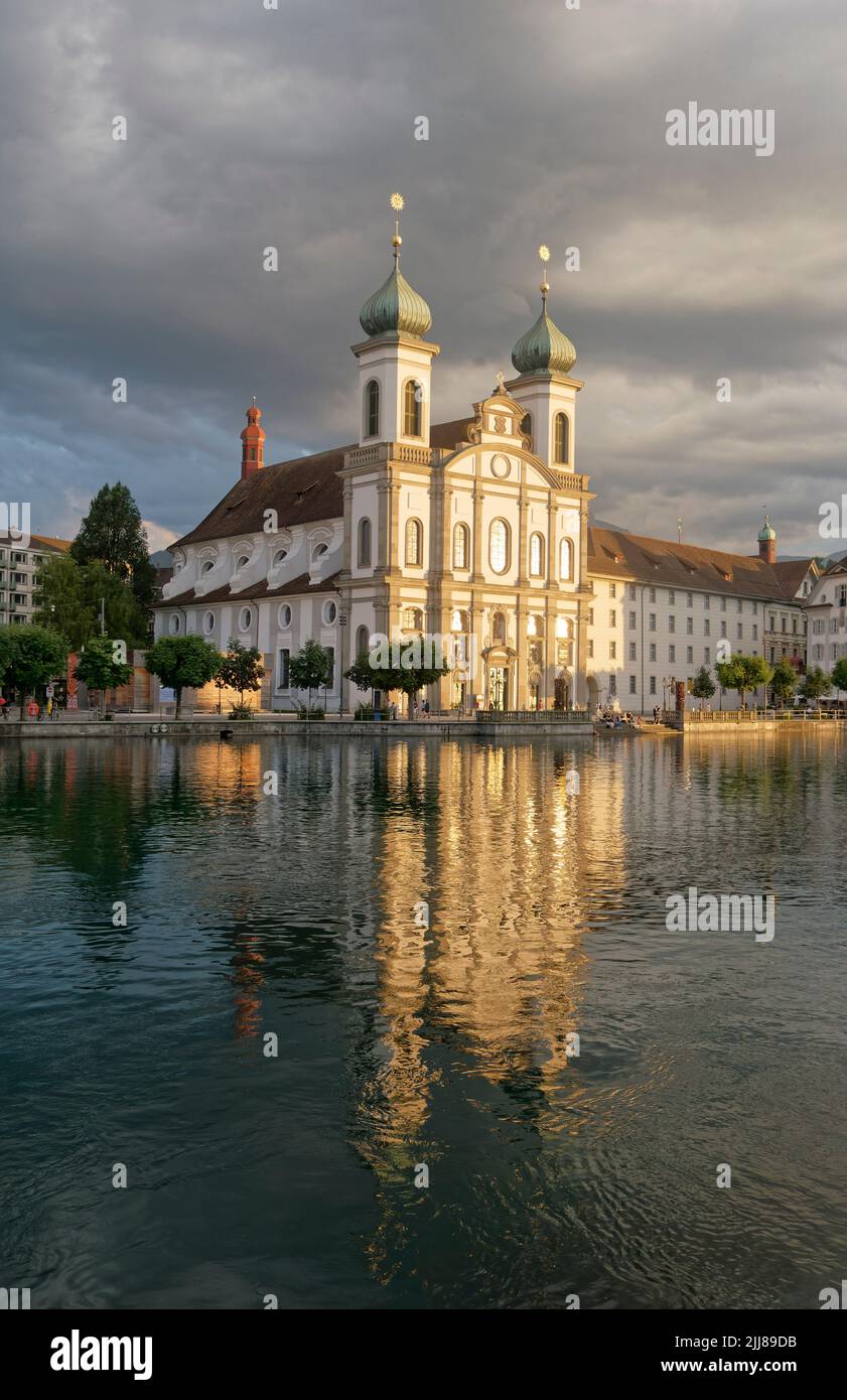 Luzern, Reuss, Jesuitenkirche, Schweiz Stockfoto