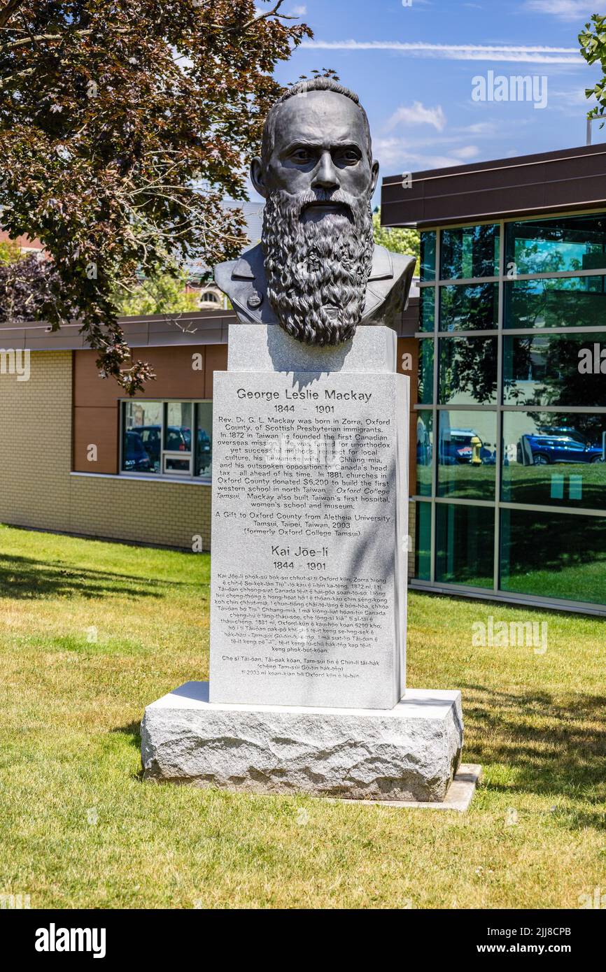 George Leslie Mackay, Schwarzbärtiger Barbar Der Formosa Statue Bust Woodstock, Ontario, Kanada. Ein presbyterianischer Missionar in Taiwan nannte sich Kai Joe-Li Stockfoto