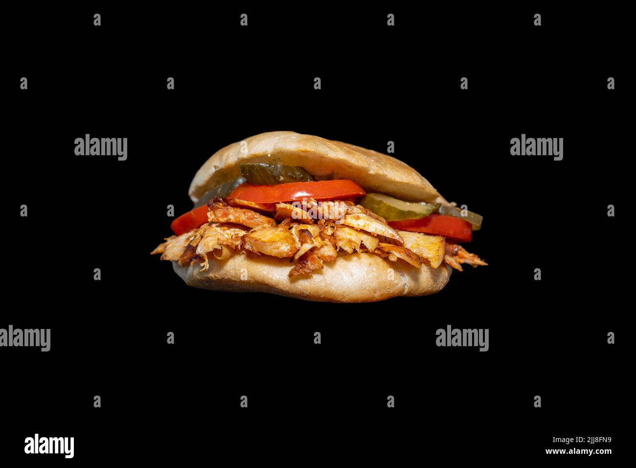 Döner Chicken Sandwich oder Sandviç Döner isoliert. Stockfoto