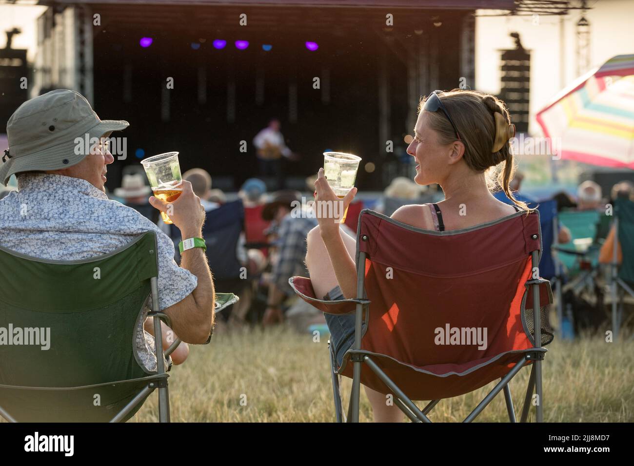 Heisses und sonniges Wetter ist für die Musikliebhaber auf der 15. willkommen. Gate to Southwell, International Roots and Acoustic Music Festival. Stockfoto