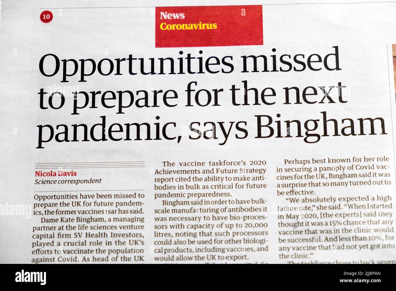 „Verpasste Chancen, sich auf die nächste Pandemie vorzubereiten“, sagt Bingham, Zeitung Guardian, Headline covid 19 Cutting 18 July 2022 London UK Stockfoto