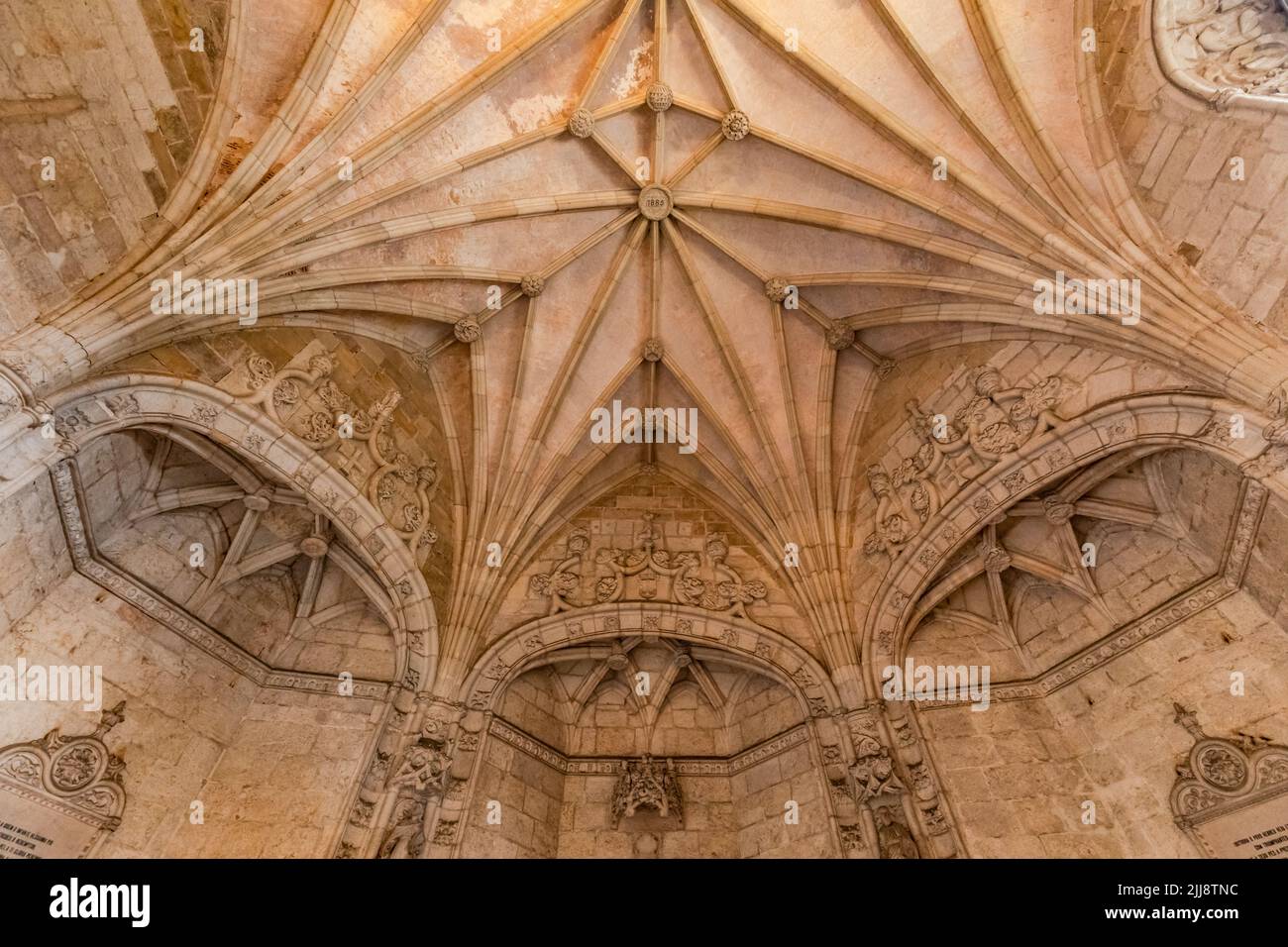 Die prachtvoll verzierte Gewölbedecke im Weltkulturerbe-Kloster Jeronimos in Belem, Lissabon, Portugal Stockfoto