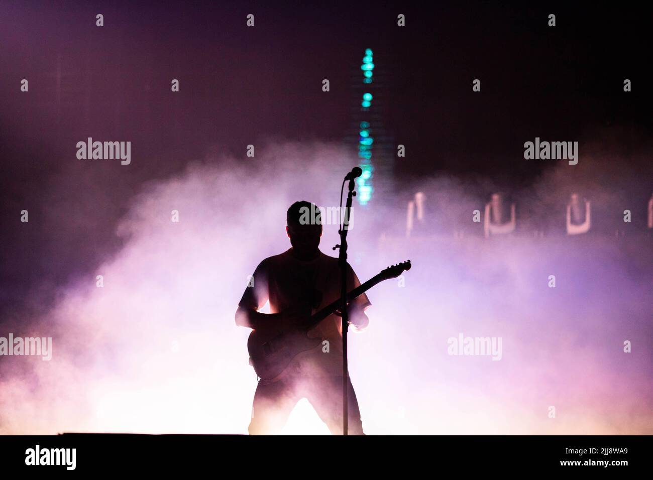 Gitarrist Silhouette in Bühnenlicht Stockfoto
