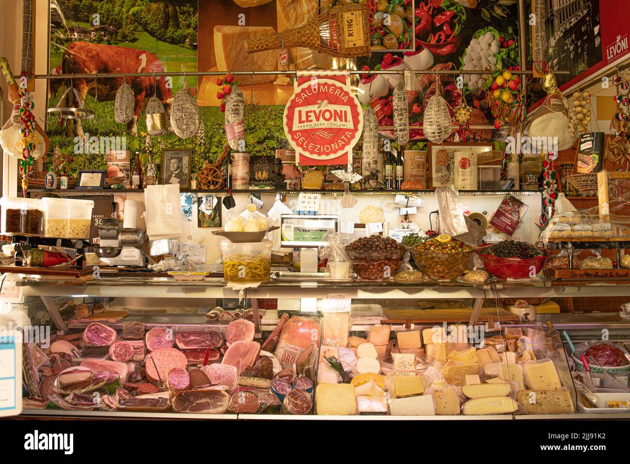 Typisch Sizilianisches Süditalien Salumeria - Feinkost Stockfoto