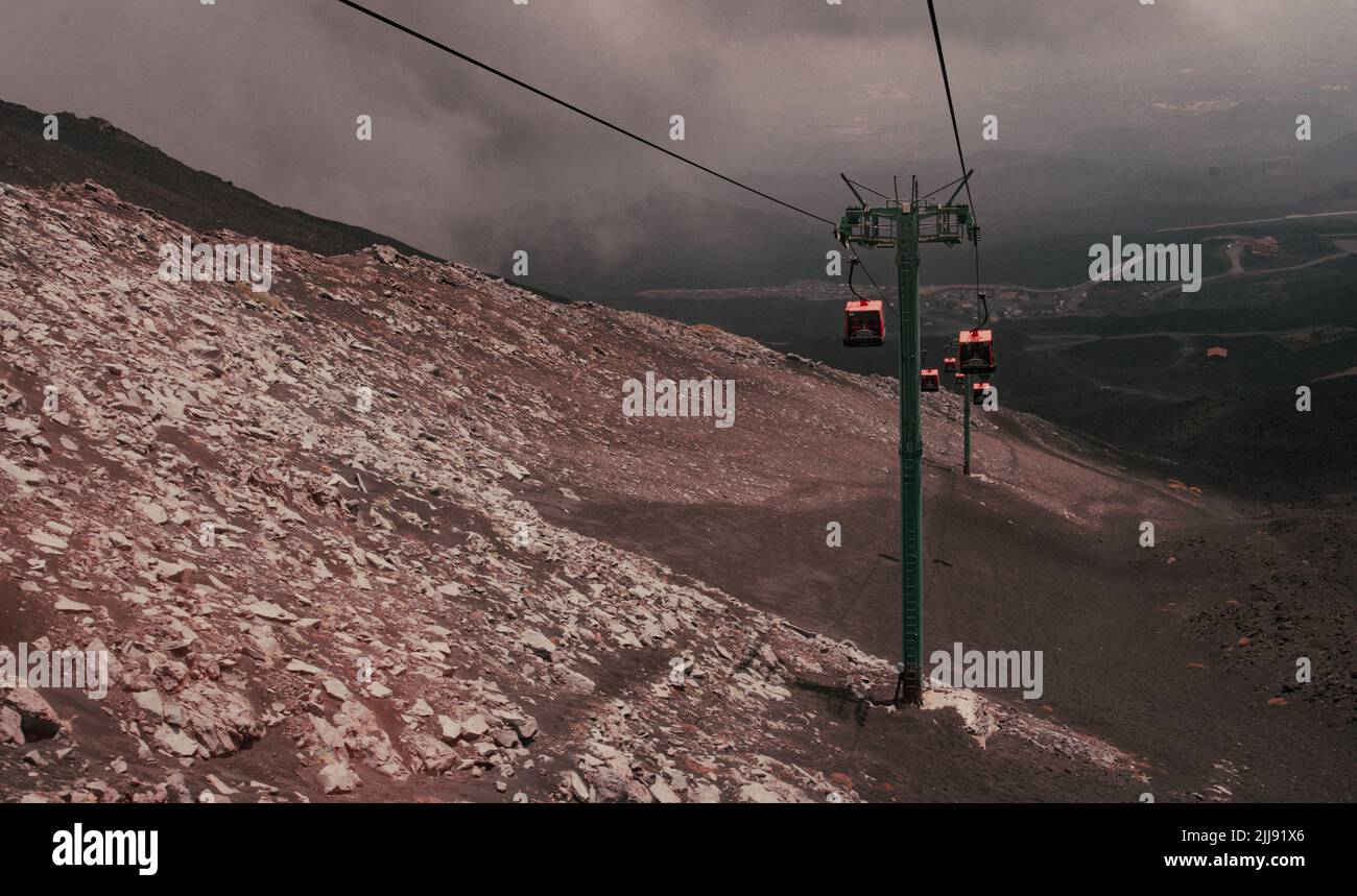 Seilbahn in den Bergen, Ätna Stockfoto