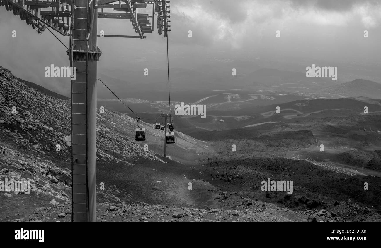 Seilbahn in den Bergen, Ätna Stockfoto