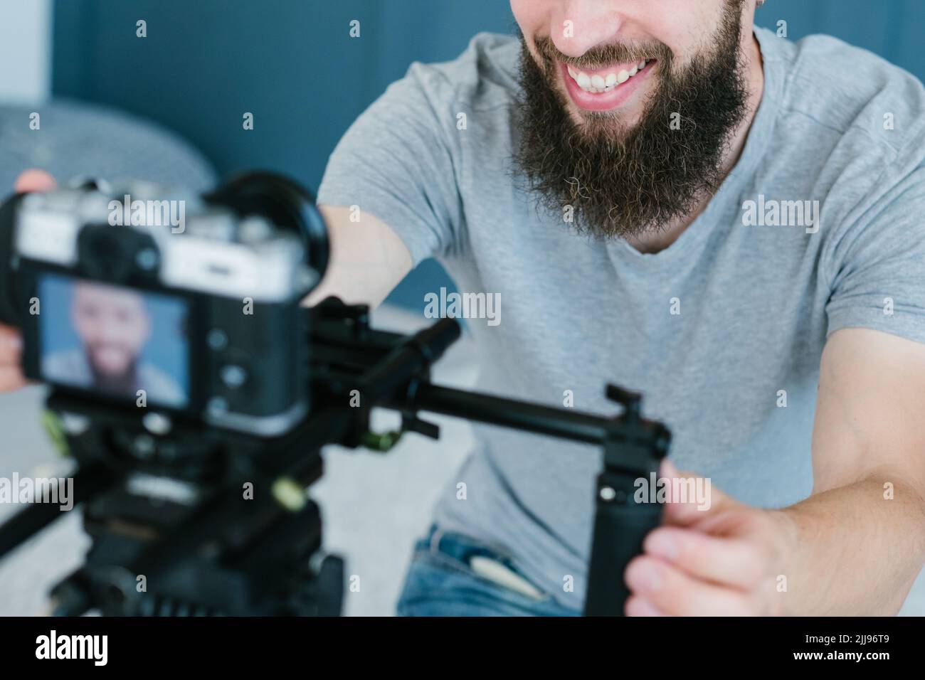 Blogger Video Streaming Mann kommunizieren Kamera Stockfoto