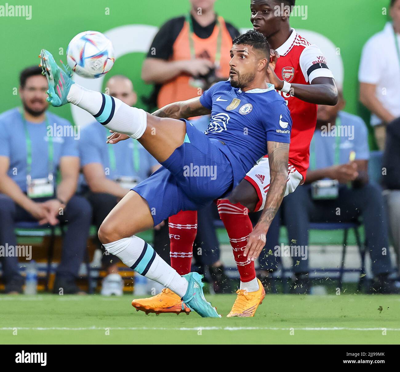 23. Juli 2022: Chelsea-Verteidiger PALMIERI EMERSON (33) verteidigt den Ball beim Fußballspiel Arsenal gegen Chelsea FC im Camping World Stadium in Orlando, FL am 23. Juli 2022. (Bild: © Cory Knowlton/ZUMA Press Wire) Stockfoto