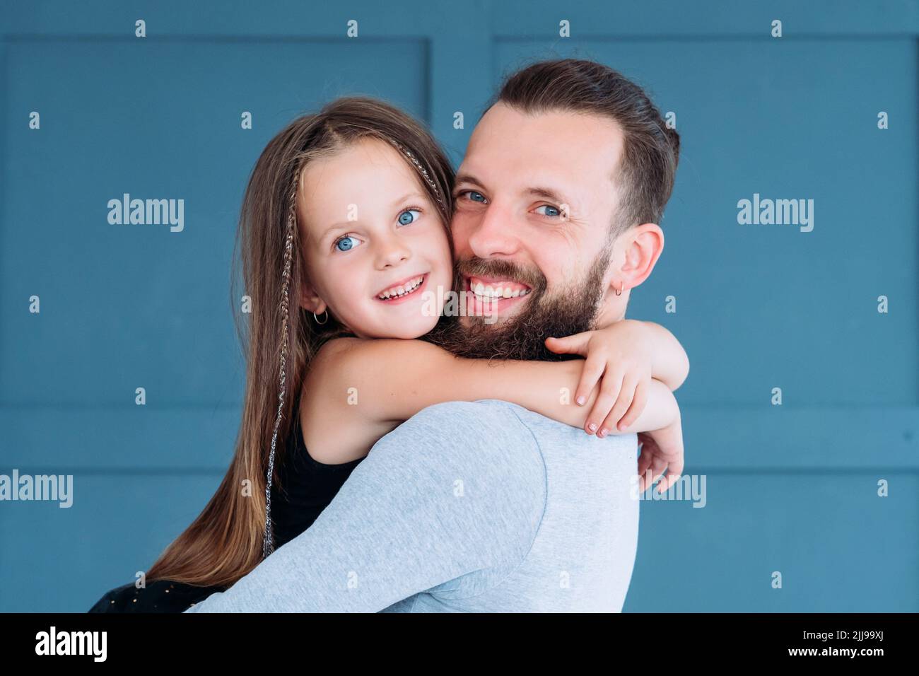 Vater liebe Mädchen Familie Bindung Beziehung Umarmung Stockfoto