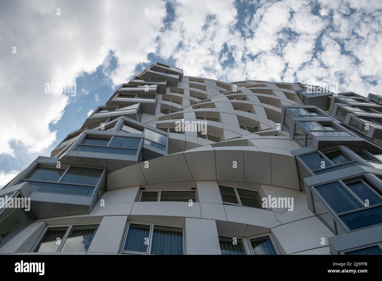 Prospect Place luxuriöse Wohnapartments, entworfen von den renommierten Architekten Gehry Partners, Battersea Power Station Development, London, England, Großbritannien Stockfoto