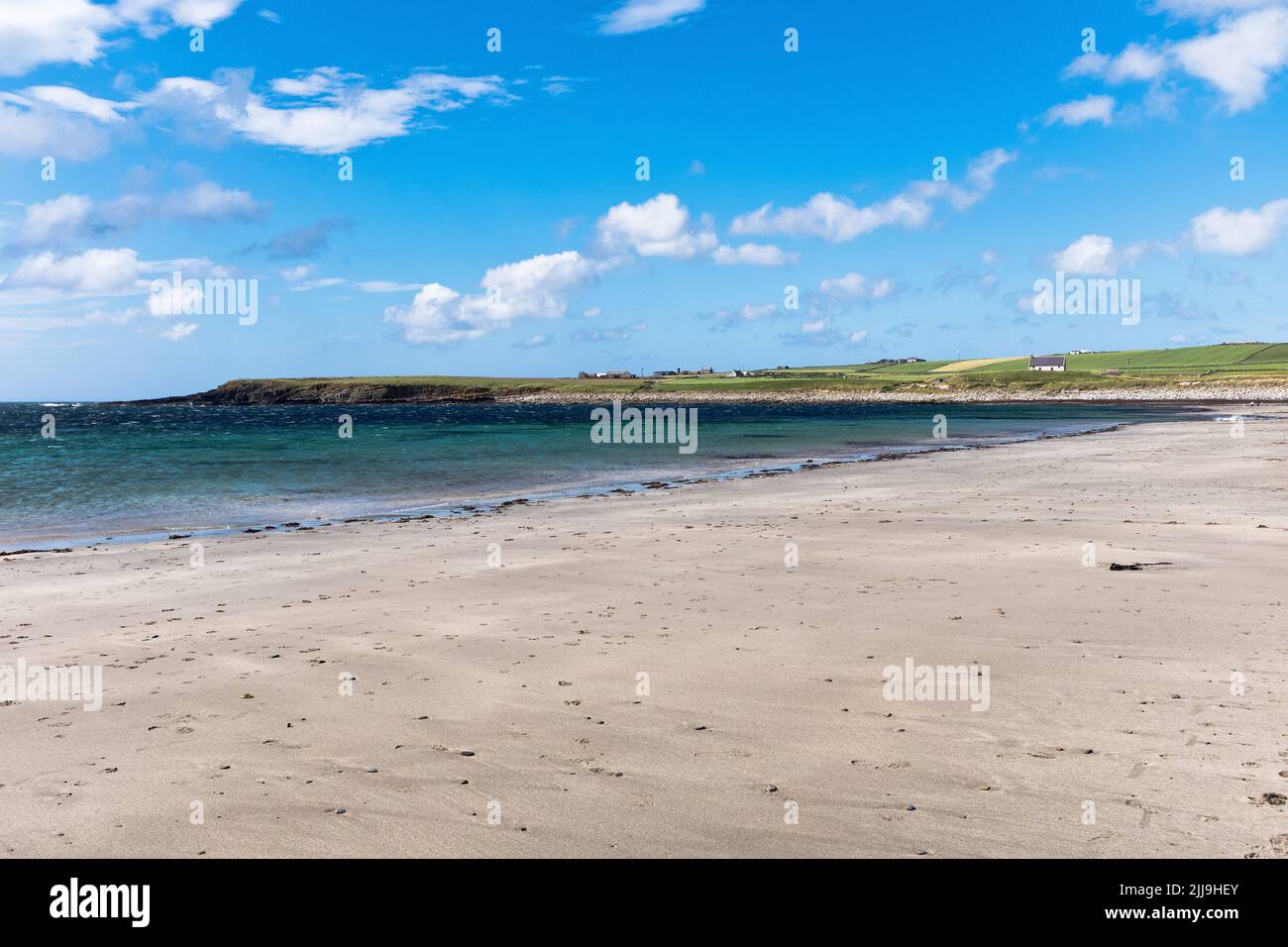 dh Skaill Bay SANDWICK ORKNEY Sandstrand blaues Meer Sommerhimmel Strände Stockfoto