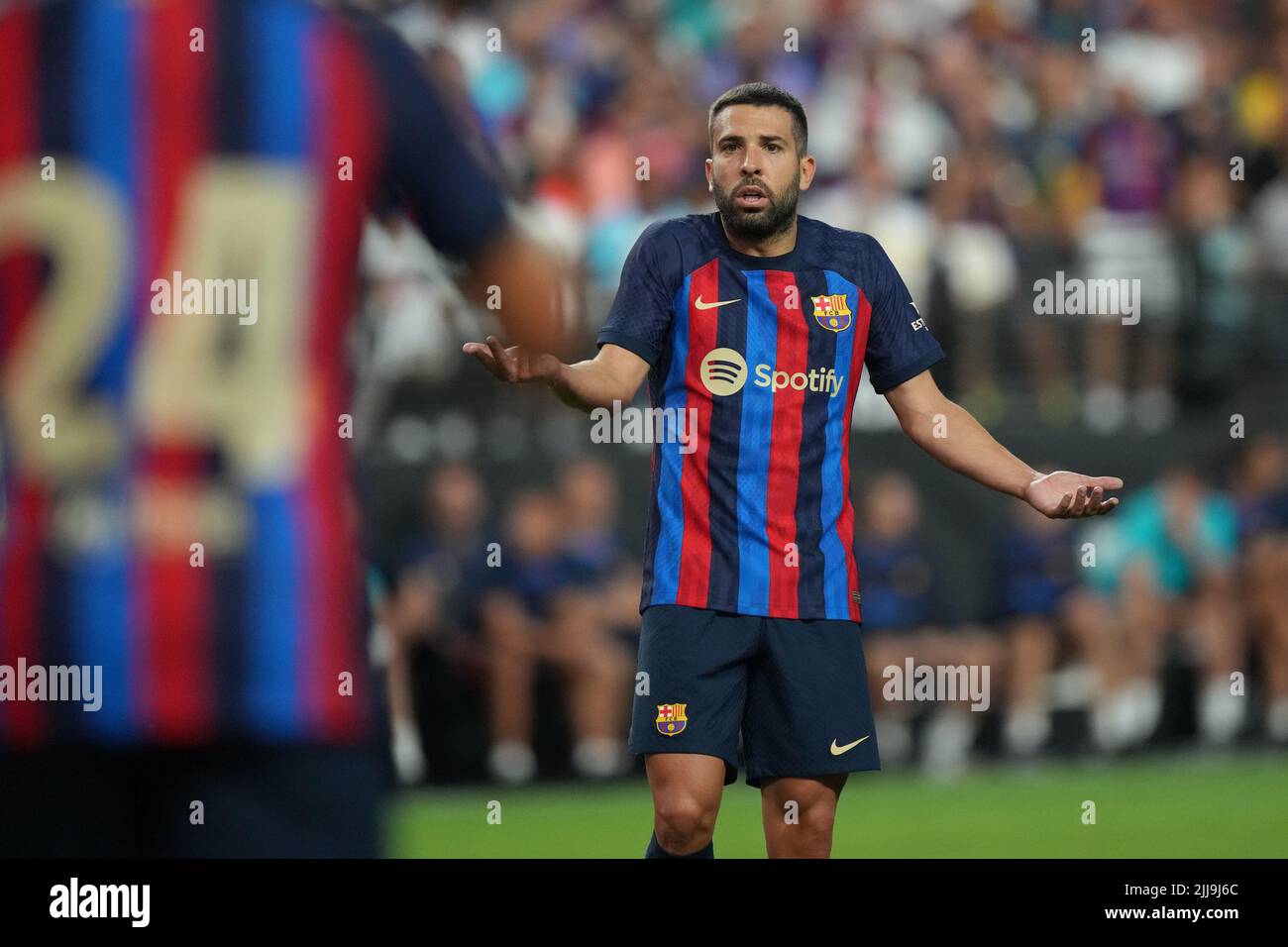 LAS VEGAS, NV - 23. JULI: Jordi Alba von F.C Barcelona reagiert auf eine fehlende Gelegenheit während des Fußballturniers-Spiels zwischen Real Madrid und F.C Barcelona am 23. Juli 2022 in Las Vegas, NV. (Foto von Louis Grasse/PxImages) Stockfoto