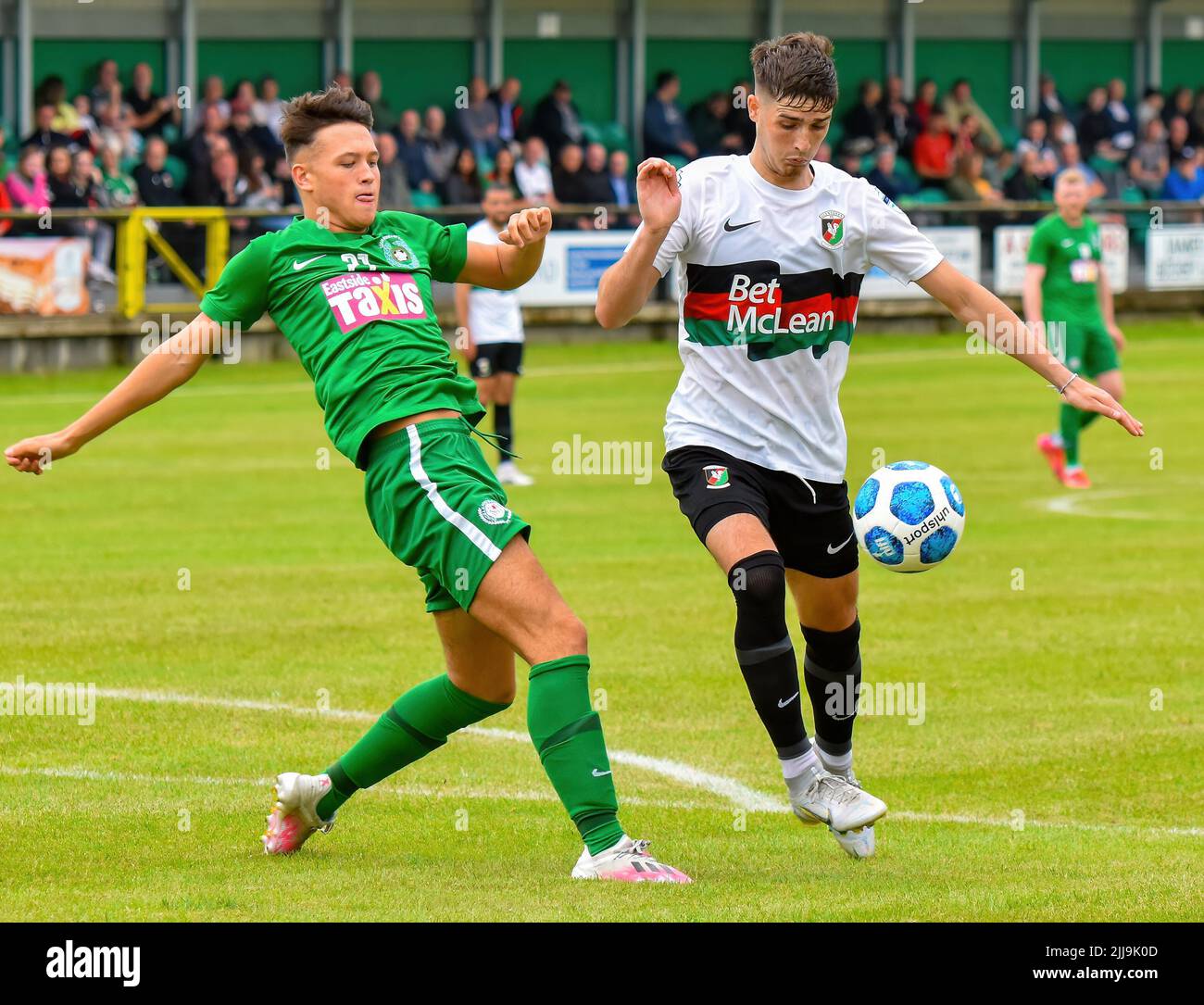 Jay Donnelly in Aktion - Dundela vs Glentoran (Pre-Season Friendly) Wilgar Park, Belfast, 23/07/22 Stockfoto