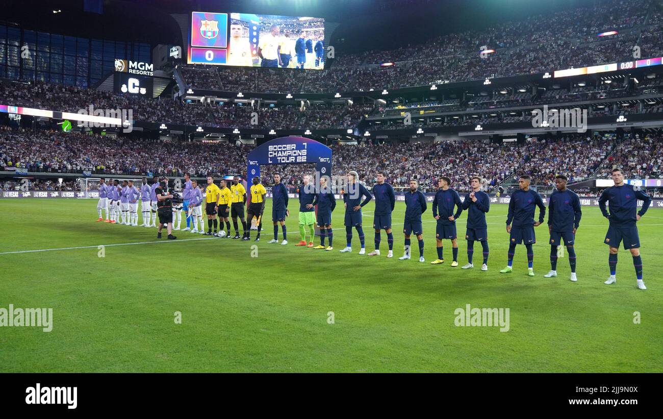 23. Juli 2022, Las Vegas, Las Vegas, NV, USA: LAS VEGAS, NV - 23. JULI: Spieler von Real Madrid und F.C Barcelona vor dem Spiel der Soccer Champions Tour zwischen Real Madrid und F.C Barcelona in Las Vegas, NV am 23. Juli 2022 in Las Vegas, USA. (Bild: © Louis Grasse/PX Imagens via ZUMA Press Wire) Stockfoto