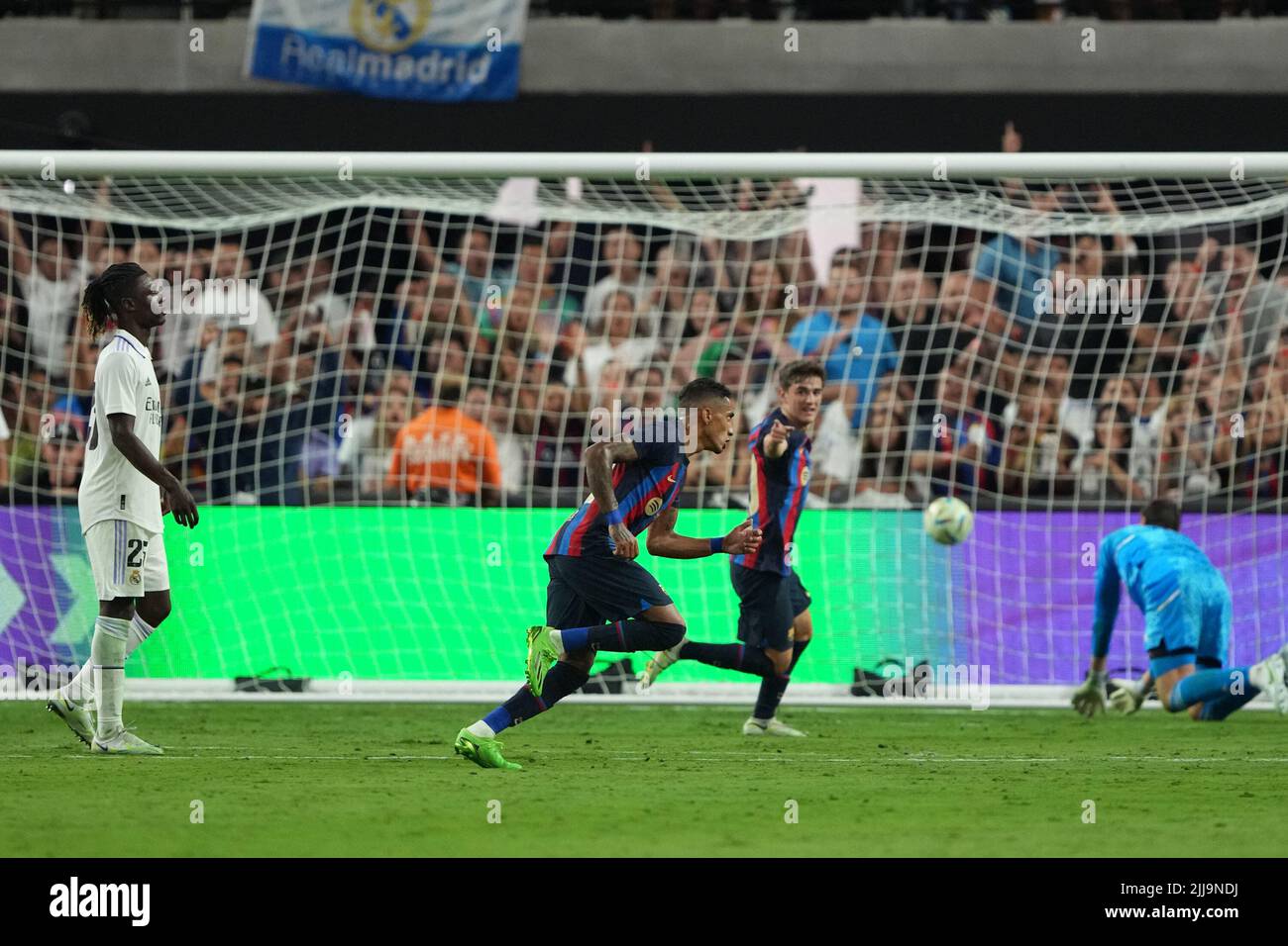 23. Juli 2022, Las Vegas, Las Vegas, NV, USA: LAS VEGAS, NV - 23. JULI: Raphinha von F.C Barcelona feiert nach einem Tor während des Fußballweltmeisterturnspiels zwischen Real Madrid und F.C Barcelona am 23. Juli 2022 in Las Vegas, NV, USA. (Bild: © Louis Grasse/PX Imagens via ZUMA Press Wire) Stockfoto