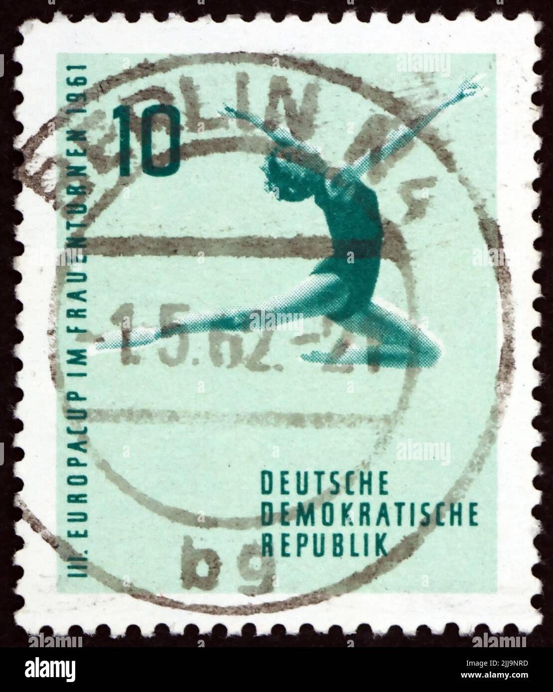 DEUTSCHLAND - UM 1961: Eine in Deutschland gedruckte Briefmarke zeigt Stag Leap, 3. Europa Cup for Womens Gymnastics, um 1961 Stockfoto