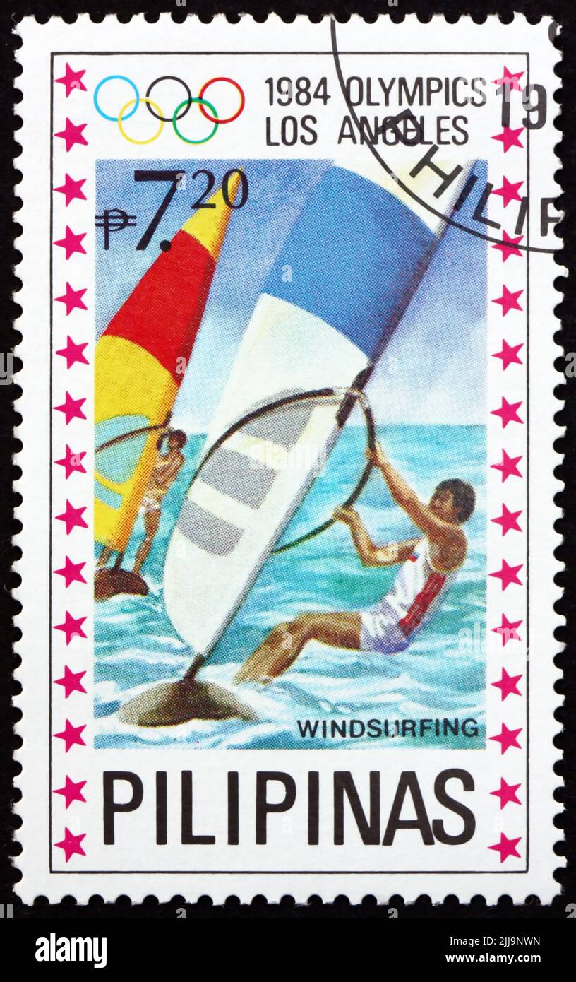 PHILIPPINEN - UM 1984: Eine auf den Philippinen gedruckte Marke zeigt Windsurfing, Olympische Sommerspiele 1984, Los Angeles, um 1984 Stockfoto