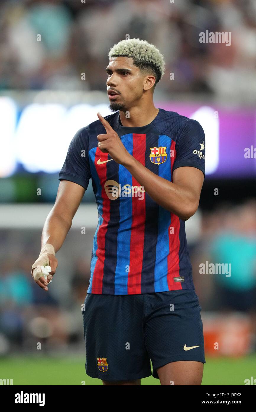 23. Juli 2022, Las Vegas, Las Vegas, NV, USA: LAS VEGAS, NV - 23. JULI: Ronald AraÃºjo von F.C Barcelona während des Fußballweltmeisterturspiels zwischen Real Madrid und F.C Barcelona in Las Vegas, NV am 23. Juli 2022 in Las Vegas, USA. (Bild: © Louis Grasse/PX Imagens via ZUMA Press Wire) Stockfoto