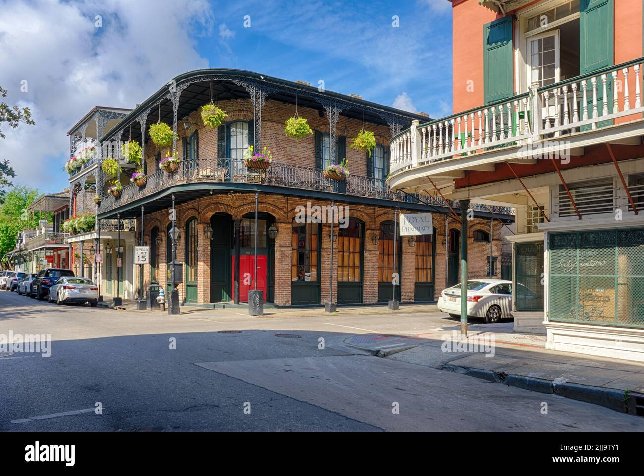 Royal Pharmacy Drugstore an der Ecke Royal Street und Ursulines im French Quarter von New Orleans Stockfoto