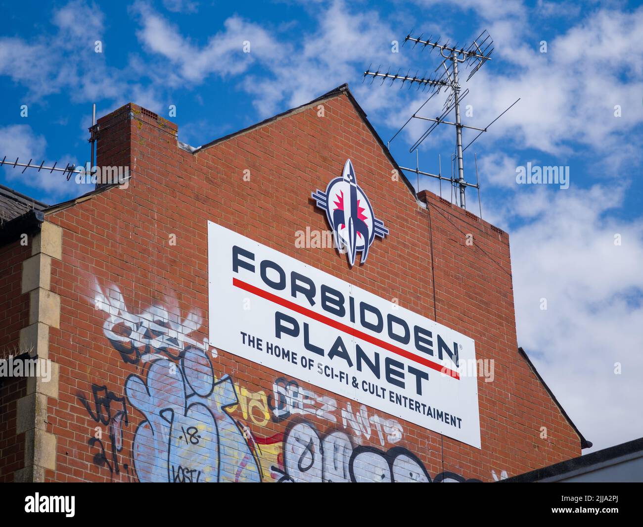 Forbidden Planet Store Cambridge - Beschilderung auf der Seite des Forbidden Planet Stores in der Burleigh St Cambridge. Stockfoto