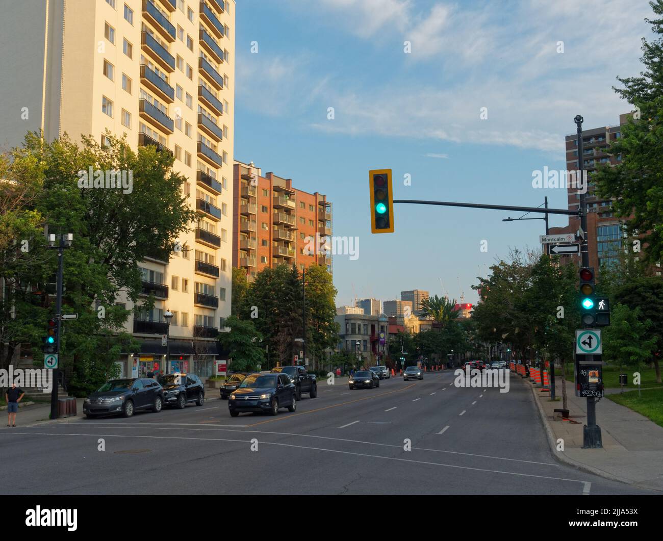 Sherbrooke Street am späten Nachmittag in der Innenstadt von Montreal. Quebec, Kanada Stockfoto