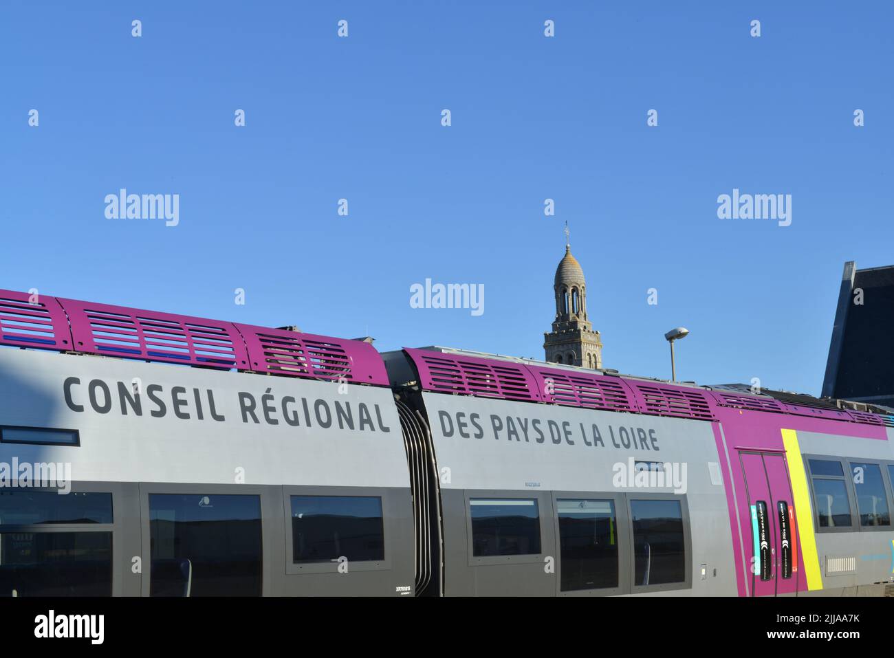 Zug im Bahnhof in saint-gilles-croix-de-vie, vendée, frankreich Stockfoto