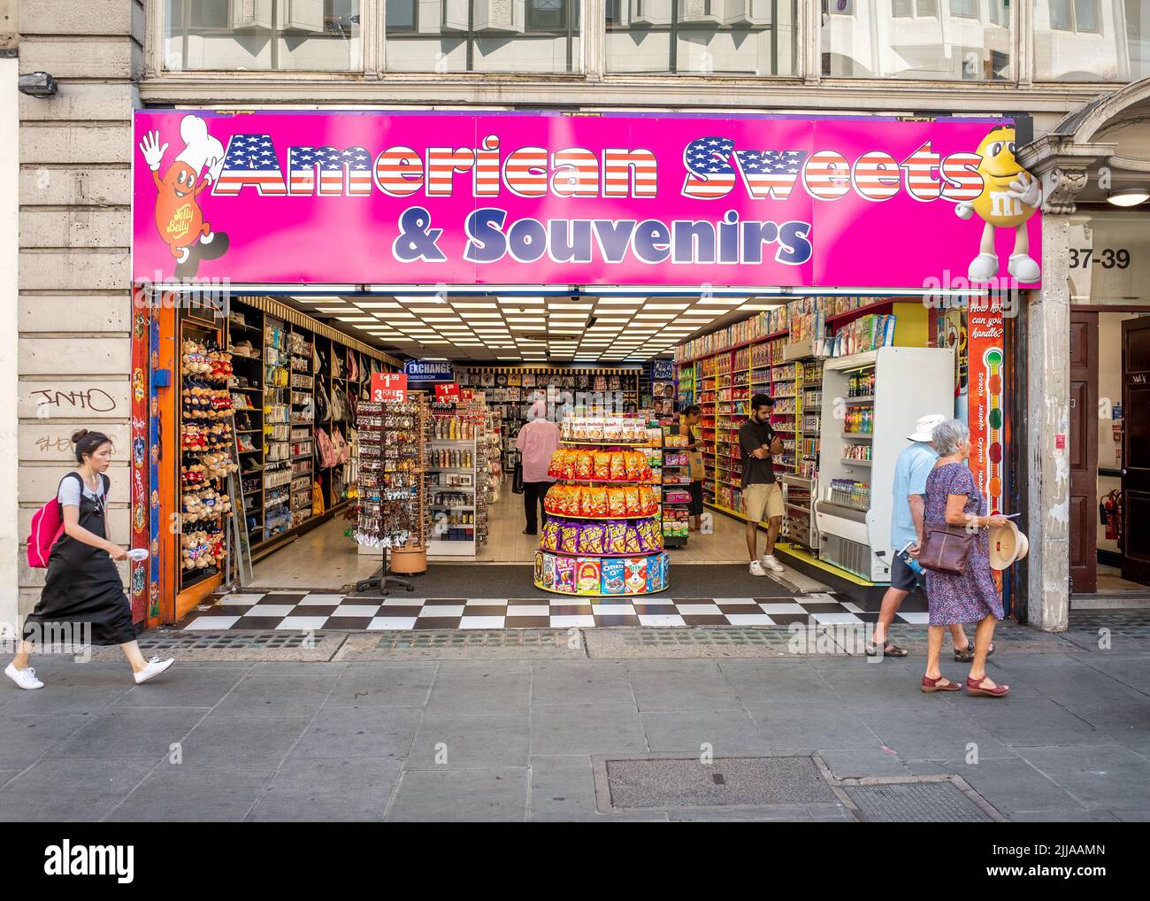 Umstrittener American Sweet Shop in der Oxford Street, der Steuerhinterziehung und Geldwäsche beschuldigt, Central London, England, Großbritannien. Stockfoto