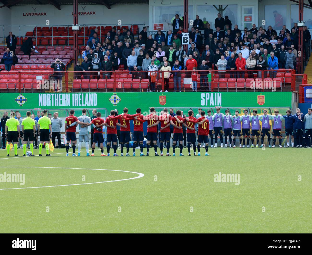 Inver Park, Larne, County Antrim, Nordirland, Großbritannien. 03. Juni 2022. UEFA 2023 Under21 Championship Qualifier - Gruppe C - Nordirland 0 Spanien 6. Das spanische internationale Team U21 steht vor dem Kick-off an Stockfoto