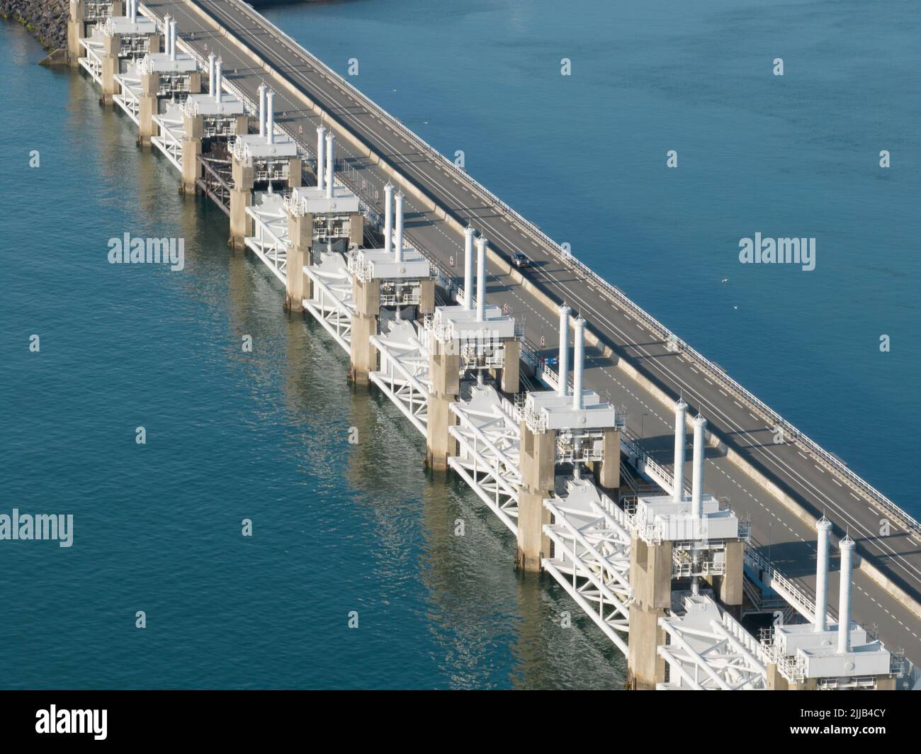 Das Oosterscheldekering ist ein Hochwasserschutzsystem in den Niederlanden, das Teil des Deltawerks in den Provinzen Zeeland ist. Technische Sperrungen Stockfoto