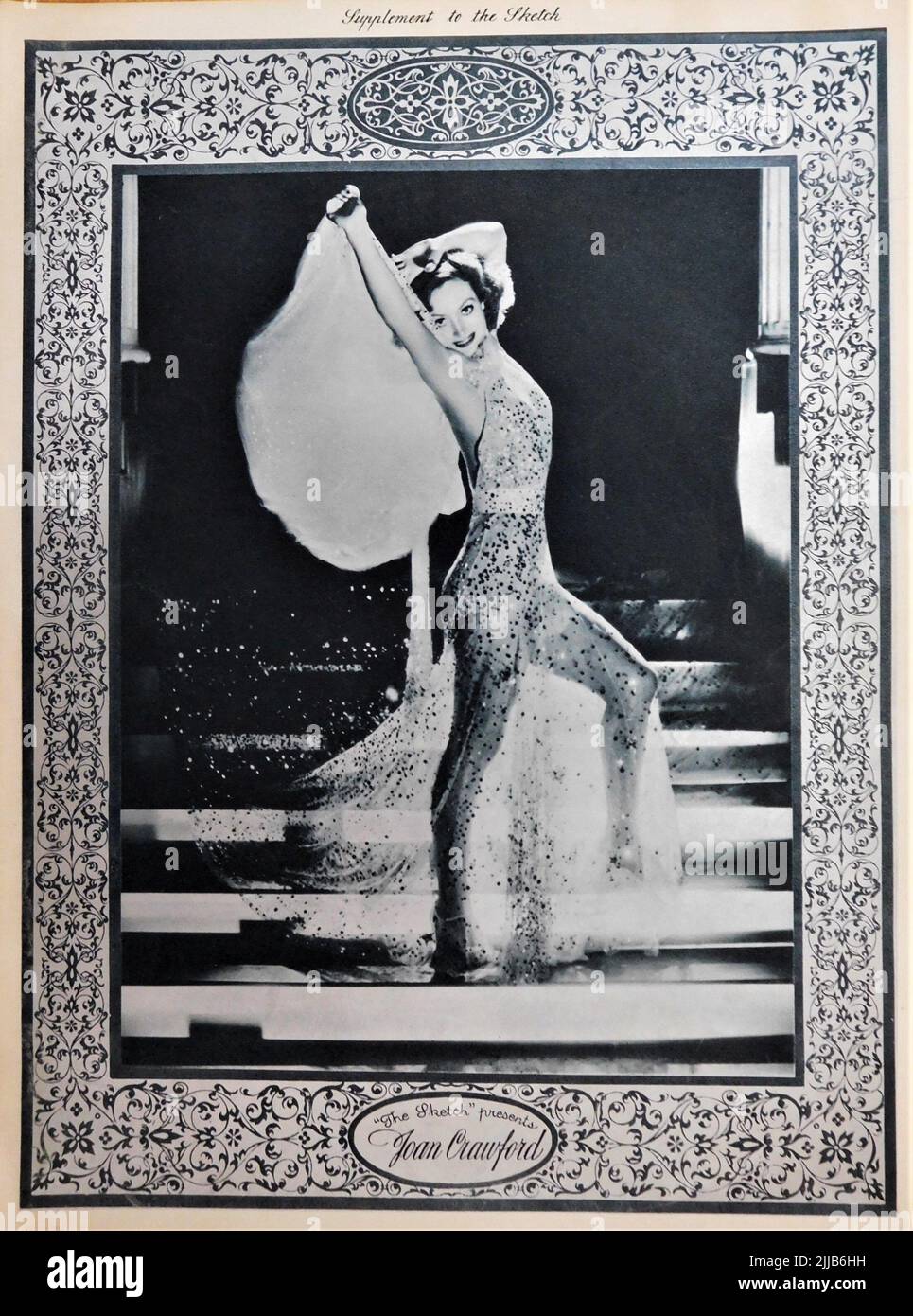 Filmstar JOAN CRAWFORD (in DANCING LADY) Silberfinish gedrucktes Porträt, präsentiert im britischen Magazin The Sketch um 1933 Stockfoto