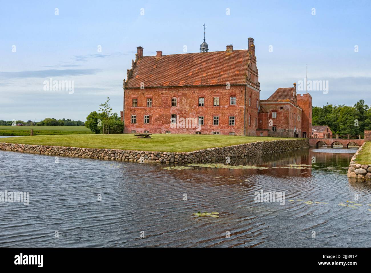 Broholm Slot, Schloss aus dem 14.. Jahrhundert in der Nähe von Svendborg, Insel Fünen, Dänemark Stockfoto