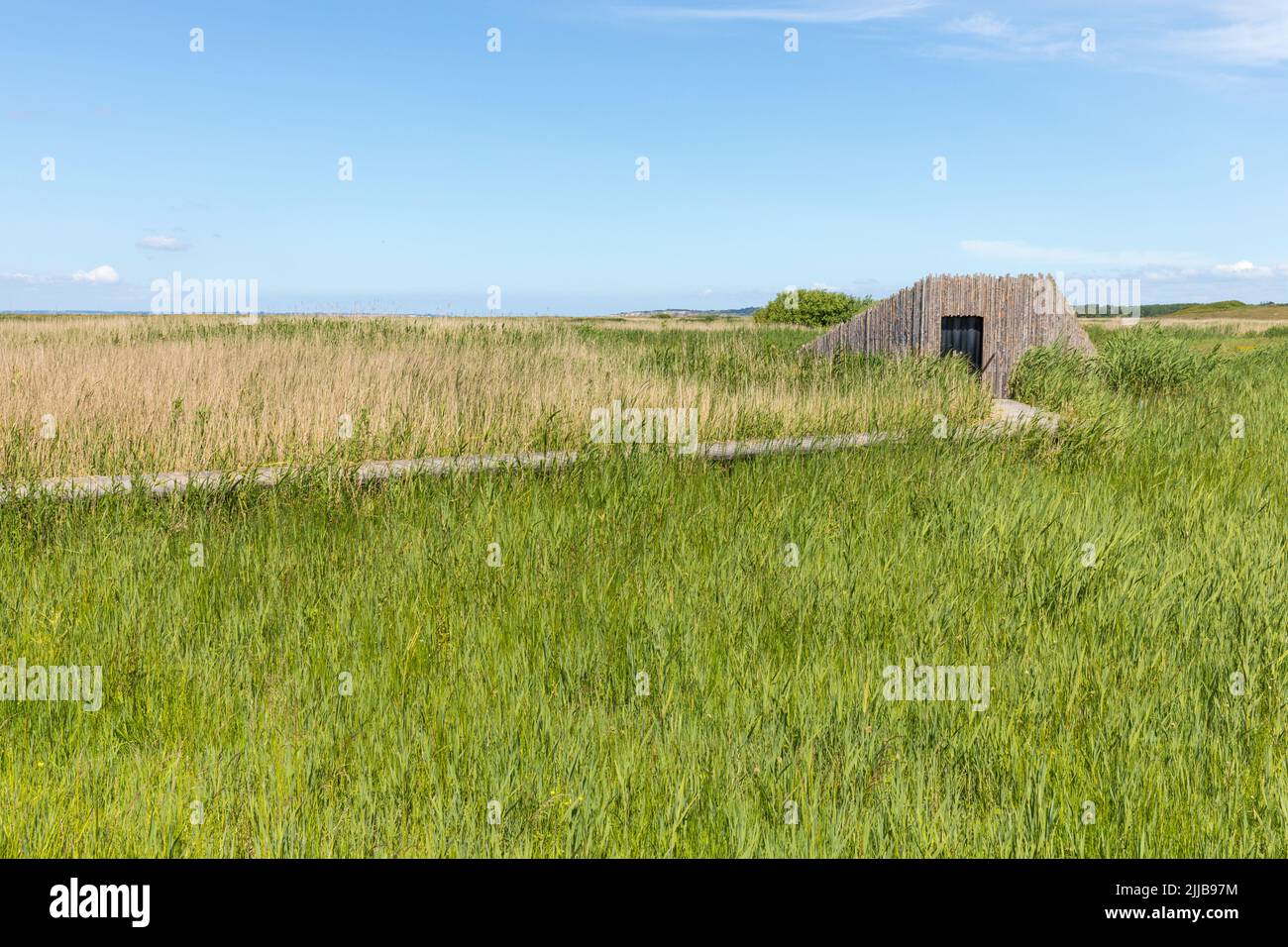 Beobachtungsversteck am Tryggeljew Nor Vogelschutzgebiet, Langeland, Dänemark Stockfoto