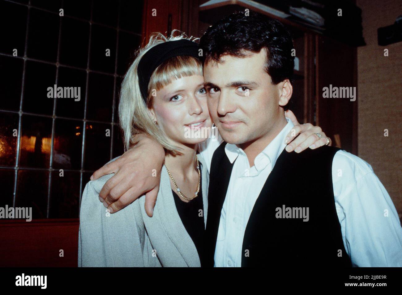 Der deutsche Sänger, Schlagersänger Nino de Angelo mit Frau Judith (Coersmeier