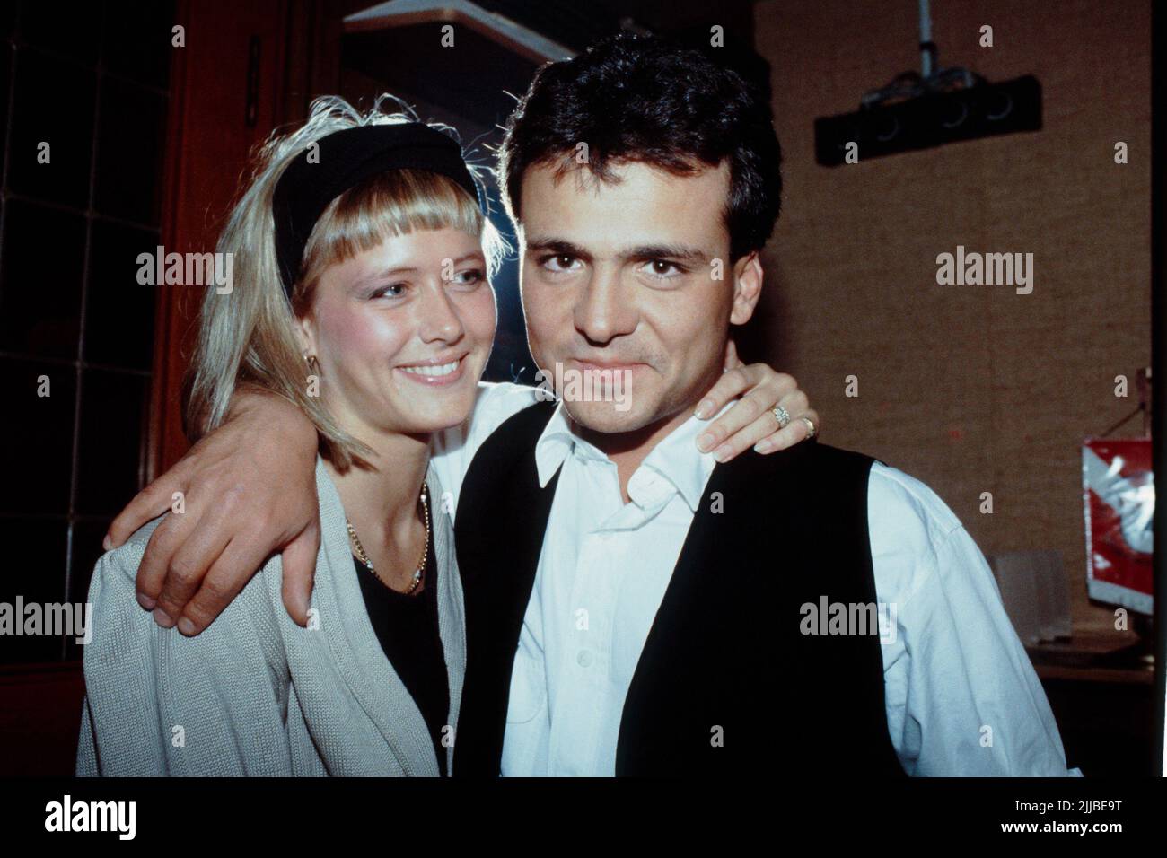 Der deutsche Sänger, Schlagersänger Nino de Angelo mit Frau Judith (Coersmeier