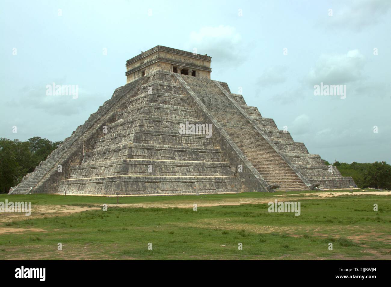 Die berühmte Pyramide von Chichen Itza in Mexiko ohne Menschen Stockfoto