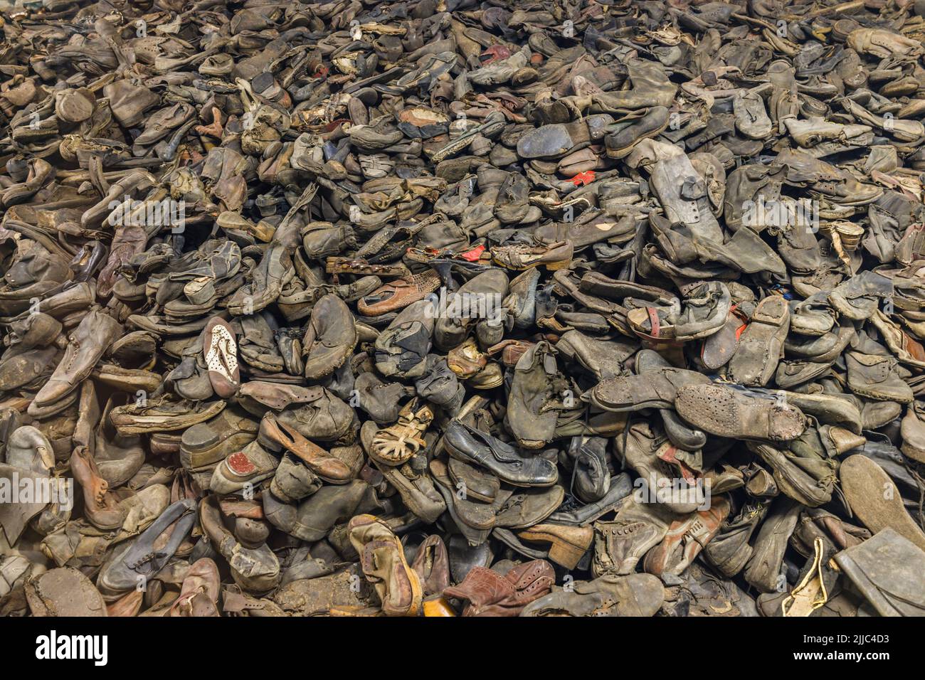 Stiefel der Opfer im Konzentrationslager Auschwitz-Birkenau. Oswiecim, Polen, 17. Juli 2022 Stockfoto